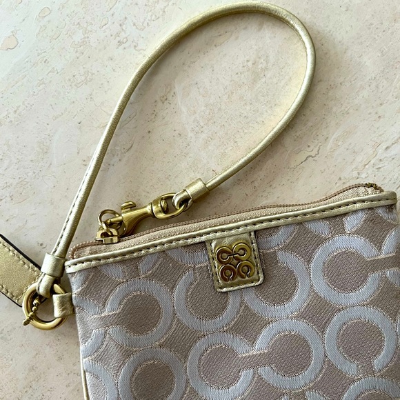 Coach Signature 4C Wristlet in Metallic Gold Leather - Picture 4 of 6
